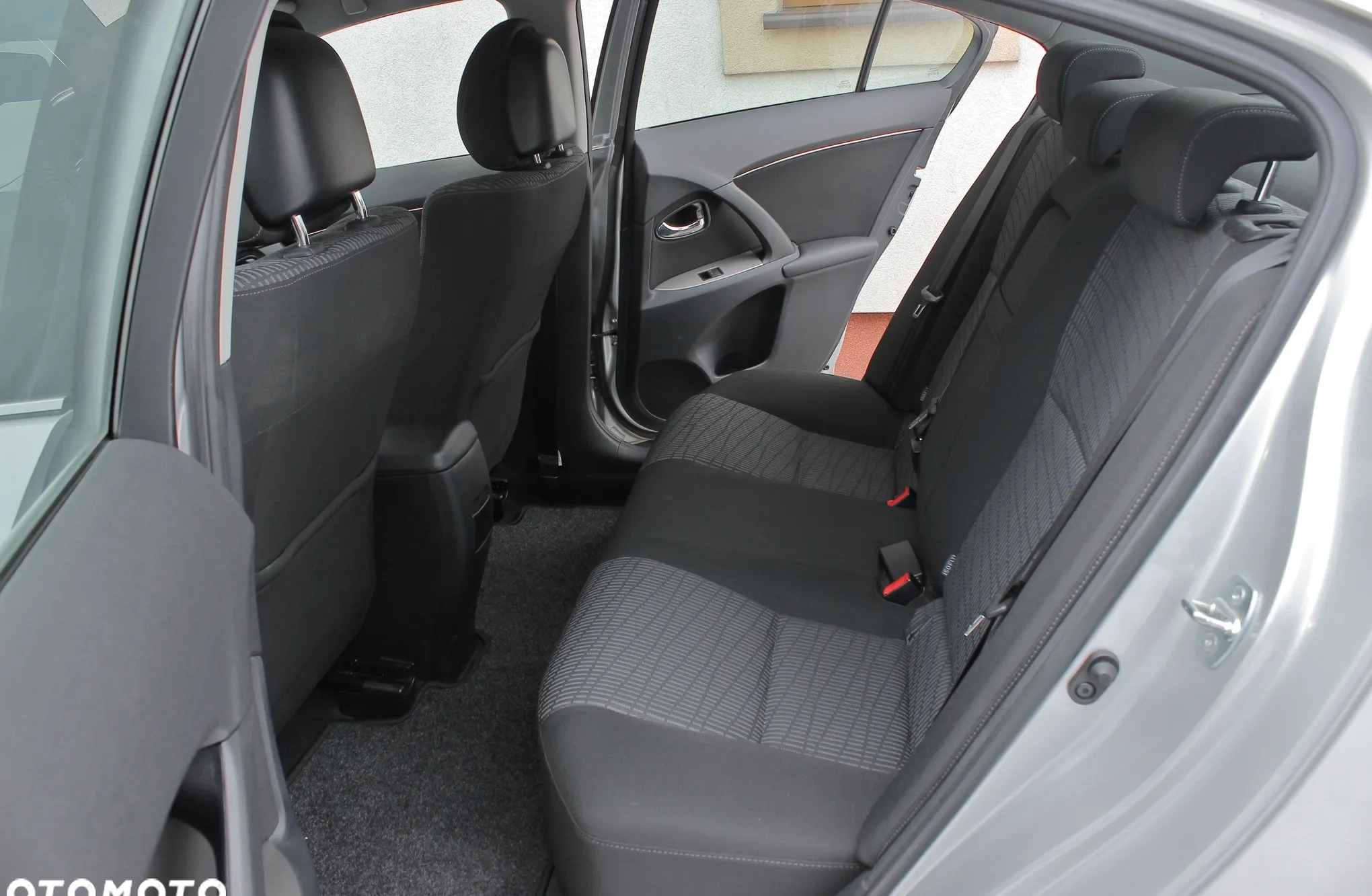 Toyota Avensis cena 41000 przebieg: 84000, rok produkcji 2011 z Poddębice małe 379